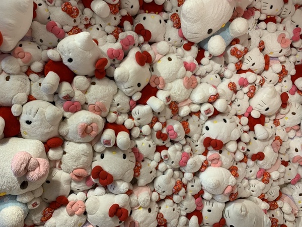 是Hello Kitty樂園！Hello Kitty蘋果屋全新登場，巨大Kitty必打卡，還有Kitty午茶！