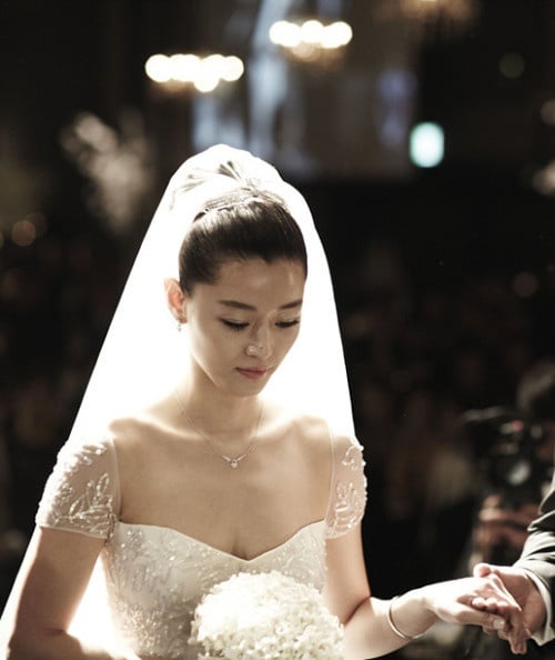 女神的絕美婚紗!孫藝珍穿「婚紗女王」嫁玄彬,全智賢婚紗186萬,珠寶更是驚人的貴!