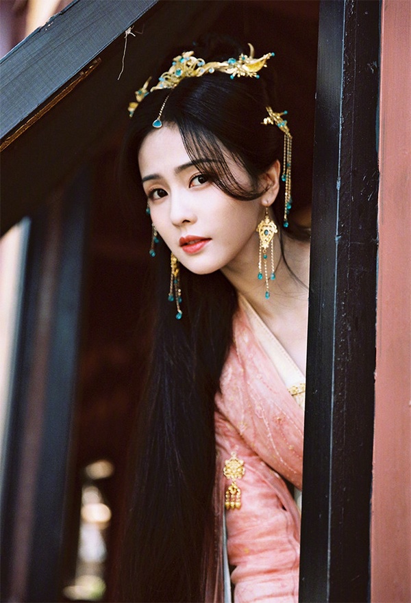 2022古裝仙俠劇女主造型6:白鹿 飾演《長月燼明》黎蘇蘇/葉夕霧/桑酒
