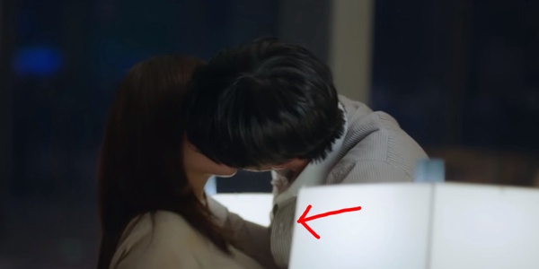 《社內相親》正片「剪掉沒播」5個劇情!這幕吻戲原本還有抱抱?網猜「床戲刪超多」?