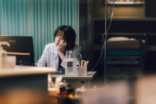 《村裡來了個暴走女外科》五大看點！火爆蔡淑臻與純愛少年朱軒洋大談「姐弟戀」