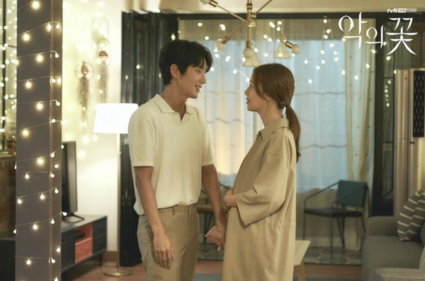 李準基和女星的CP感！《Again My Life》和三女主都有火花，李準基搭IU、文彩元超難忘