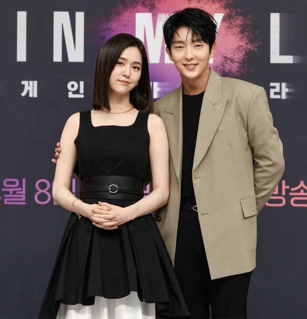 李準基和女星的CP感！《Again My Life》和三女主都有火花，李準基搭IU、文彩元超難忘