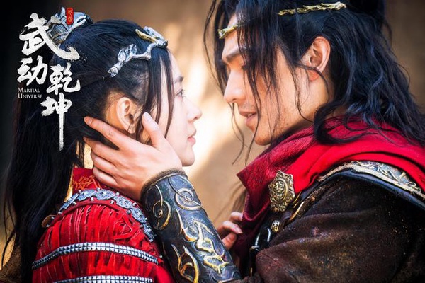 楊洋合作10位陸劇女神CP感！趙露思像兄妹，迪麗熱巴CP感炸裂，螢幕初吻給了馬思純