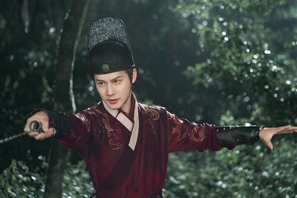 古裝劇9位男星「打戲」！楊洋《且試天下》轉扇帥炸，鄭業成《祝卿好》轉刀帥到沒天理