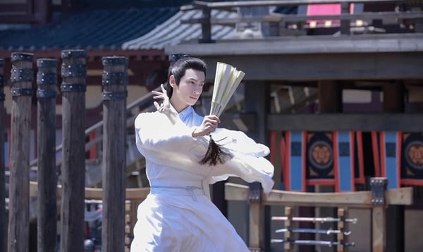 古裝劇9位男星「打戲」！楊洋《且試天下》轉扇帥炸，鄭業成《祝卿好》轉刀帥到沒天理