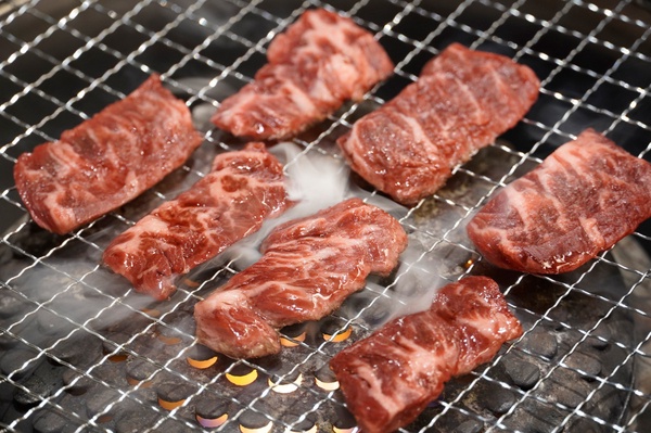 馬辣集團「吃到飽優惠」：夯下去新潮和牛燒肉