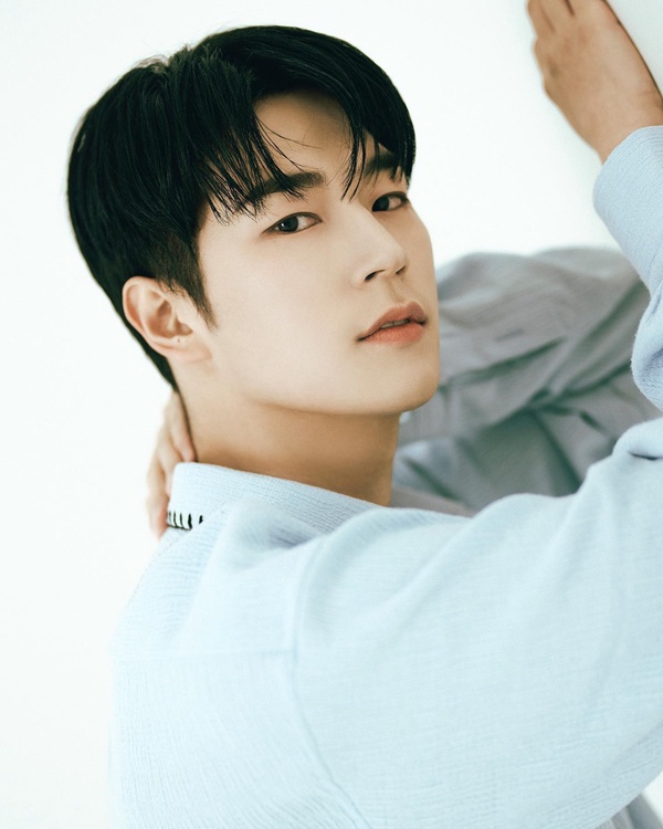 韓網熱議「JYP星探喜好」：安孝燮、朴栖含，和GOT7 的這兩位都是「端莊美男相」！