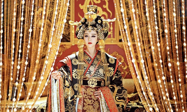 古裝劇9位女星演「女帝」！趙露思《且試天下》霸氣外露，袁冰妍《琉璃》腹黑陰狠