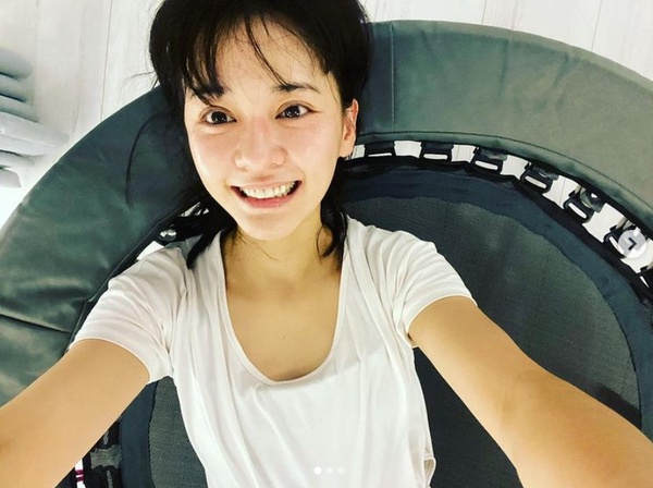 完全看不出年紀台灣女星!蔡淑臻驚呆眾人、李佳穎神級童顏、51歲的她太狂!