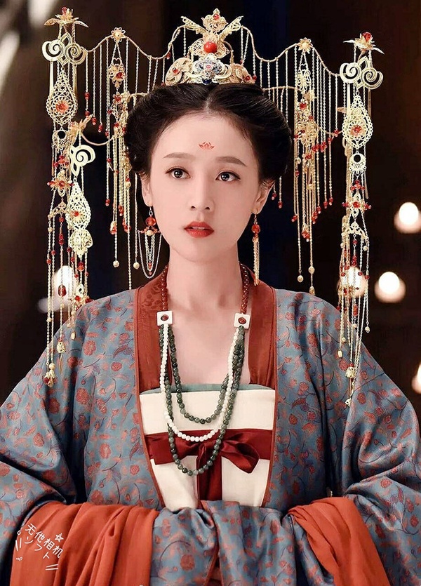 古裝劇女星「藍色系嫁衣」9：何花《靈魂擺渡·黃泉》