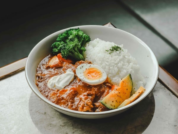 日網票選「男生最希望女友做的料理」TOP10,用蛋包飯、漢堡排擄獲另一半的心!