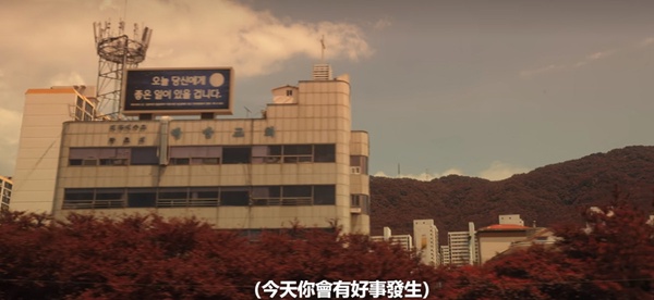 《我的出走日記》構圖細節！媽媽「背影」好壓抑，這畫面暗示具氏與死亡「一線之隔」？