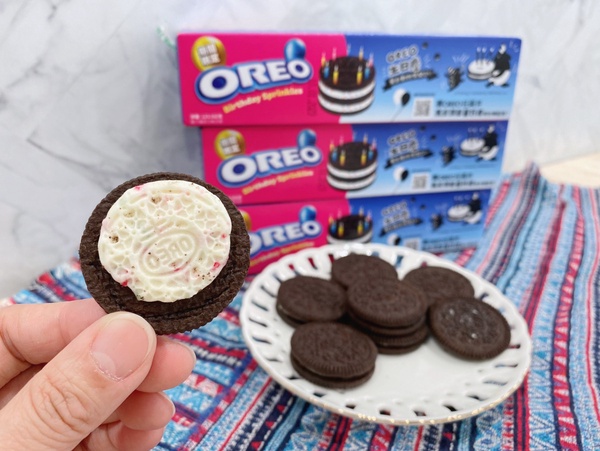 7-11必吃OREO新品!7-11獨家「OREO脆脆雪糕」雙層美味0元開吃,再推限定OREO繽紛餅乾