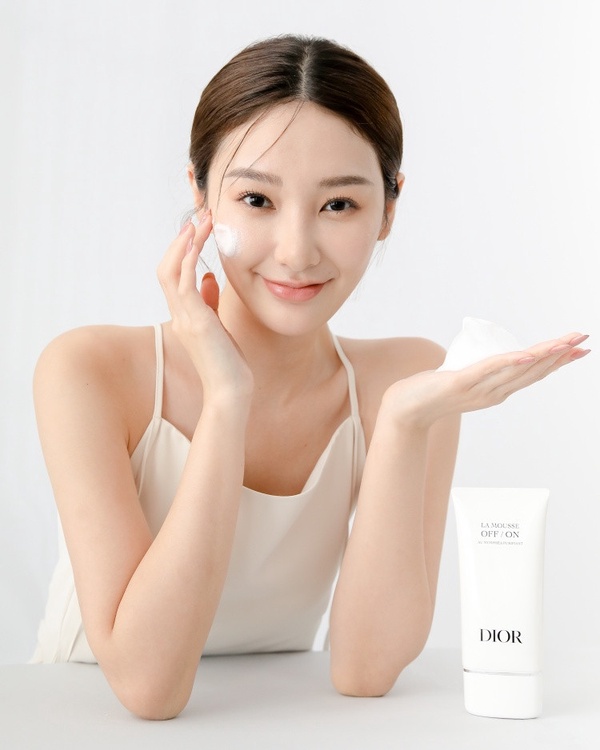 2022好評洗面乳推薦:DIOR 迪奧極淨舒緩潔顏慕斯