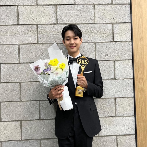 網議「韓國童顏男演員人氣TOP10」!黃寅燁《為何是吳秀才》又演學生,他41歲也無違和