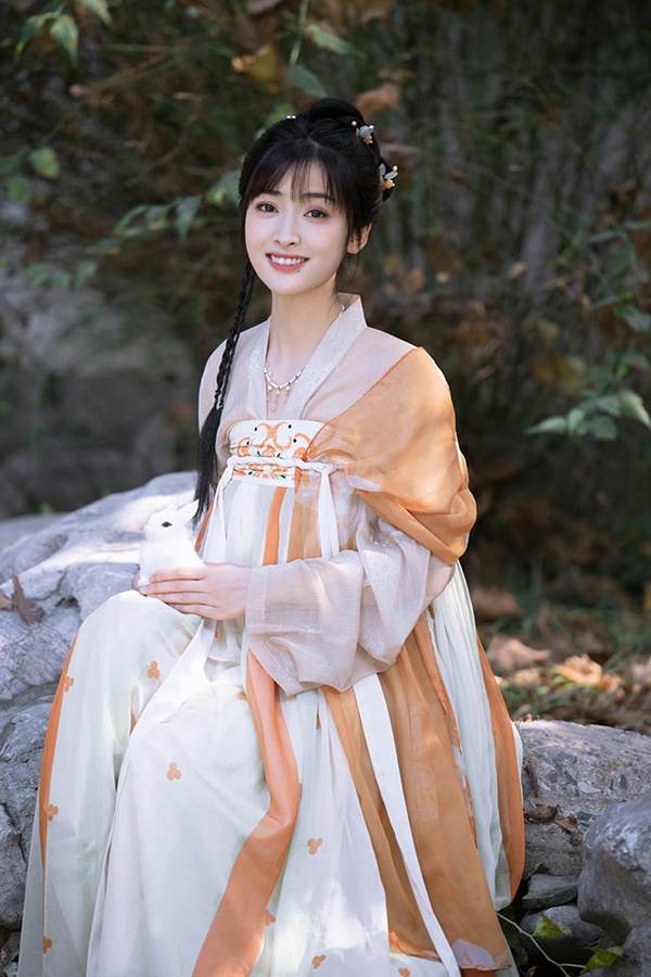 古裝扮相意外出彩的演員1:沈月