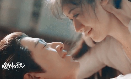 陸劇10個「成人式吻戲」名場面！劉亦菲＆陳曉纏綿吻超惹火，羅雲熙＆白鹿親得最激烈