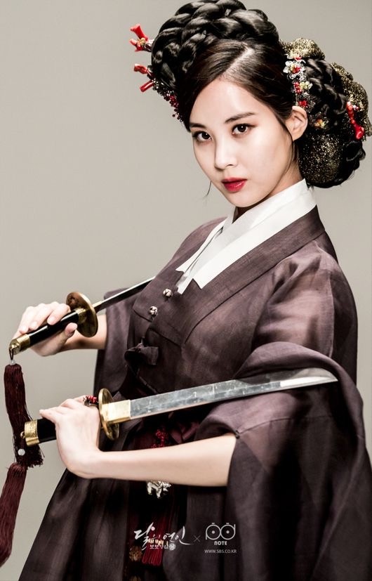 徐玄出演戲劇造型盤點！《魔咒的戀人》女巫扮相絕美，《解禁男女》OL造型好性感