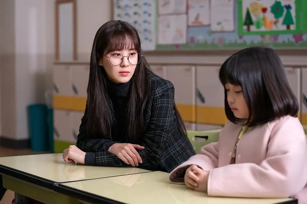 徐玄出演戲劇造型盤點！《魔咒的戀人》女巫扮相絕美，《解禁男女》OL造型好性感