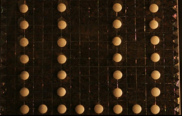 《紅丹心》超強「鏡頭語言」解析！「棋子」隱喻太絕，張赫倒掉毒茶，早暗示他的結局？
