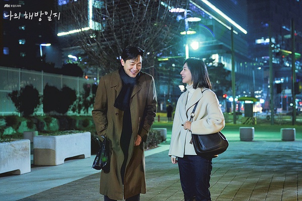 擁有「百搭體質」的韓國女星！徐玄振、韓志旼搭年下無違和，金智媛、朴寶英和誰都好配