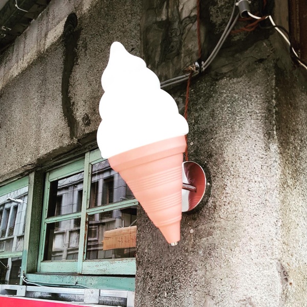 最美霜淇淋店在大稻埕！「昭和浪漫洗滌屋」新開幕，老宅咖啡廳成網美打卡點