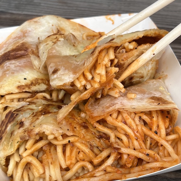 蛋餅界小霸王！新竹古早味「薯霸早餐」，薯泥熱狗蛋餅必吃，鐵板麵蛋餅超誘人！