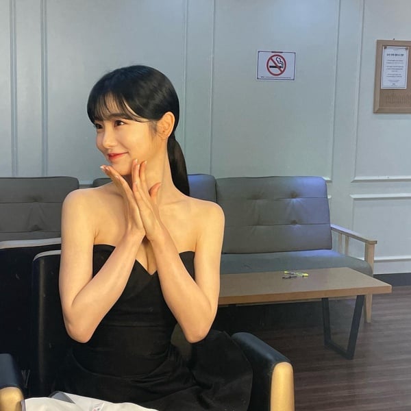關於《黑暗榮耀》辛睿恩的12件事:跟車銀優是同學,曾因「收視毒藥」落淚