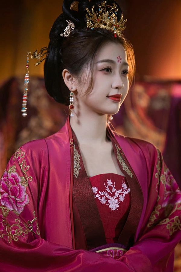 古裝劇女星「唐風造型」4:虞書欣