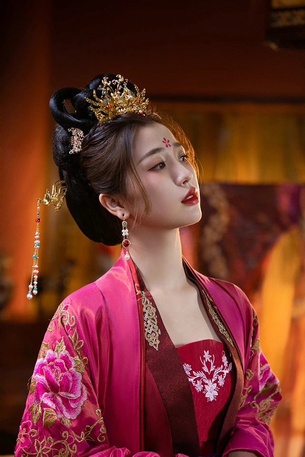 古裝劇女星「唐風造型」4:虞書欣