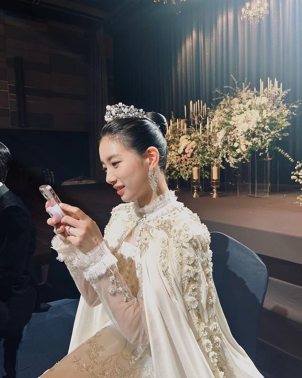 「造型超搶眼」韓劇女主!《安娜》秀智婚紗美翻,《夏娃》徐睿知這套被吐嘈「像蠶蛹」