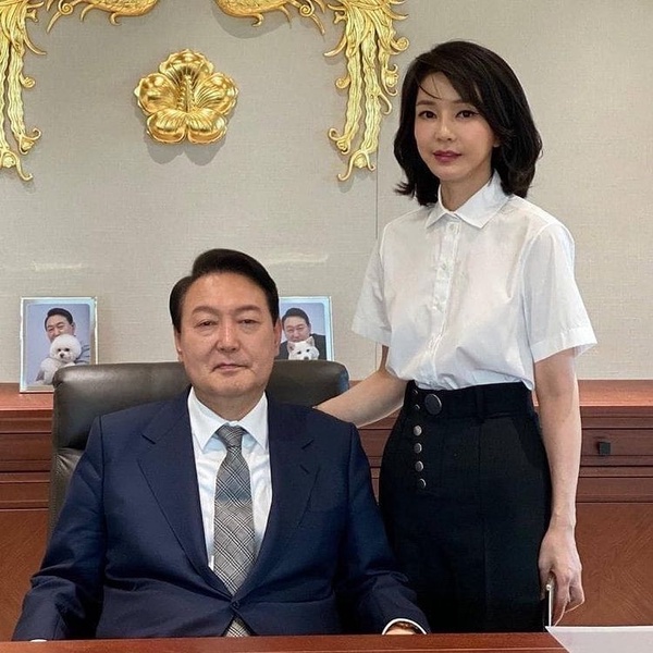 《安娜》現實版?韓國「總統夫人」金建希20項經歷造假、論文涉抄襲,如今擁70億財產!