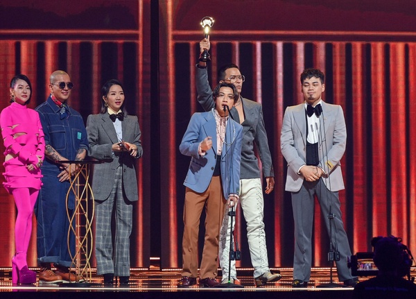 【金曲33】2022金曲獎得獎名單！蔡健雅4度問鼎歌后、成金曲大贏家，茄子蛋獲年度歌曲