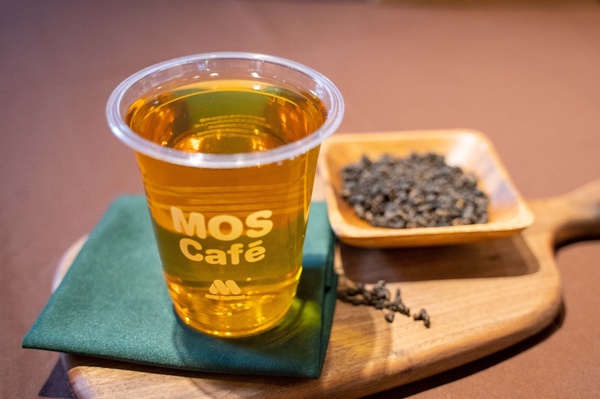 奶茶控開喝！摩斯漢堡必喝新品「經典鮮奶茶」、「台東紅烏龍茶」開賣，加碼整個月優惠