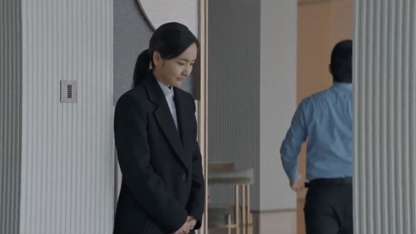 《安娜》細節埋伏筆!高跟鞋成「慾望」的隱喻,名作呼應安娜借了別人的名