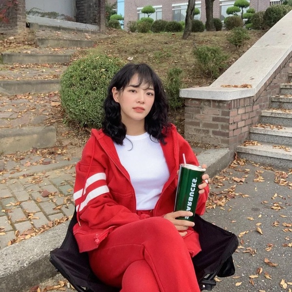 金世正韓劇造型盤點！《今日的網漫》短髮俏皮可愛，《社內相親》美豔造型超反差