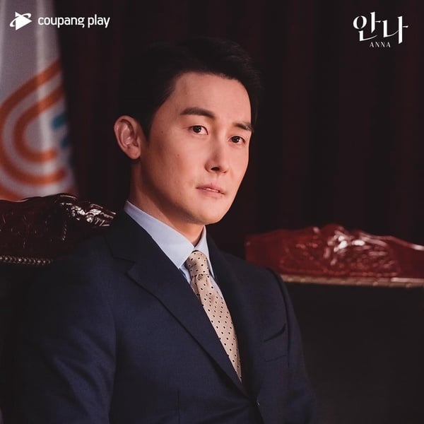 關於《安娜》金準韓的5件事！28歲才以演員出道，曾是樂團鼓手，成名曲韓國人KTV必點