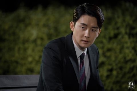關於《安娜》金準韓的5件事！28歲才以演員出道，曾是樂團鼓手，成名曲韓國人KTV必點