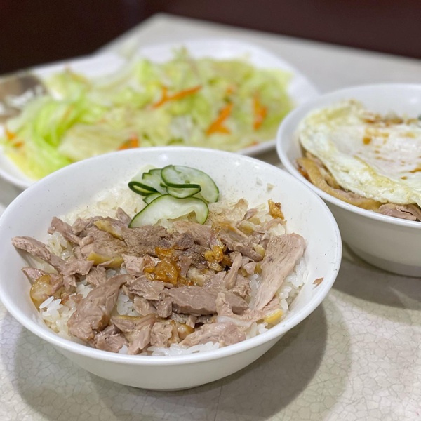 新竹8間銅板小吃推薦！廟口鴨香飯、薯霸早餐人氣必吃，再推隱藏版冰品「多謝綿綿冰」