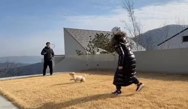 韓星「超狂豪宅」!《非常律師禹英禑》姜其永家堪比《秘密花園》玄彬家,她家4間更衣室全名牌
