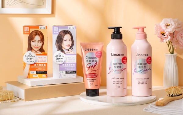 莉婕Liese-極致持色洗護髮系列。7日極致持色洗髮凝露150g，NT.99/高效持色洗髮精500ml，NT.229/潤澤修護護髮乳500ml，NT.229