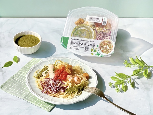 全家咖啡新品！全家Let’s Café推「冰香蘭拿鐵」，喝得到芋香與椰香，嚐鮮優惠別錯過