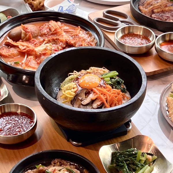 韓料控必收！王品首家韓式料理「初瓦」登場！三大韓料「五花肉、泡菜鍋、炸雞」一次吃