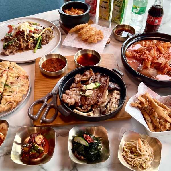韓料控必收！王品首家韓式料理「初瓦」登場！三大韓料「五花肉、泡菜鍋、炸雞」一次吃