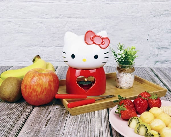 Kitty粉必收！7-ELEVEN「Hello Kitty造型巧克力鍋」登場，療癒巧克力鍋、起司鍋輕鬆做