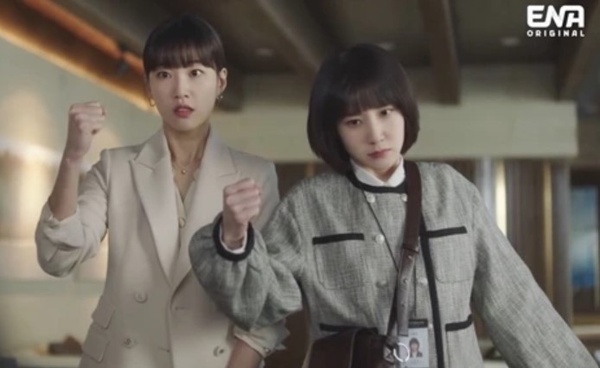 Netflix《非常律師禹英禑》秀妍6個「超暖細節」!為英禑鳴不平、遇危險,她「這反應」真能看出人品!