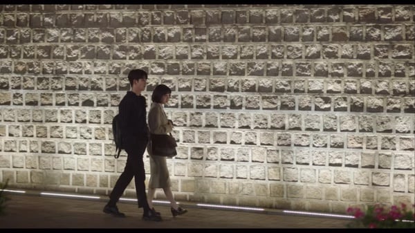 Netflix《非常律師禹英禑》吻戲「幕後秘密」！吻戲是朴恩斌引導？濬浩這幕早就「間接告白」英禑了？