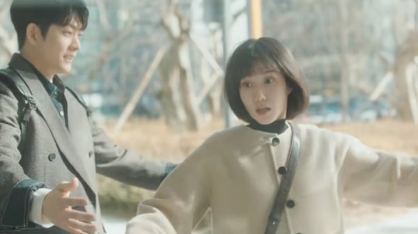 Netflix《非常律師禹英禑》吻戲「幕後秘密」！吻戲是朴恩斌引導？濬浩這幕早就「間接告白」英禑了？