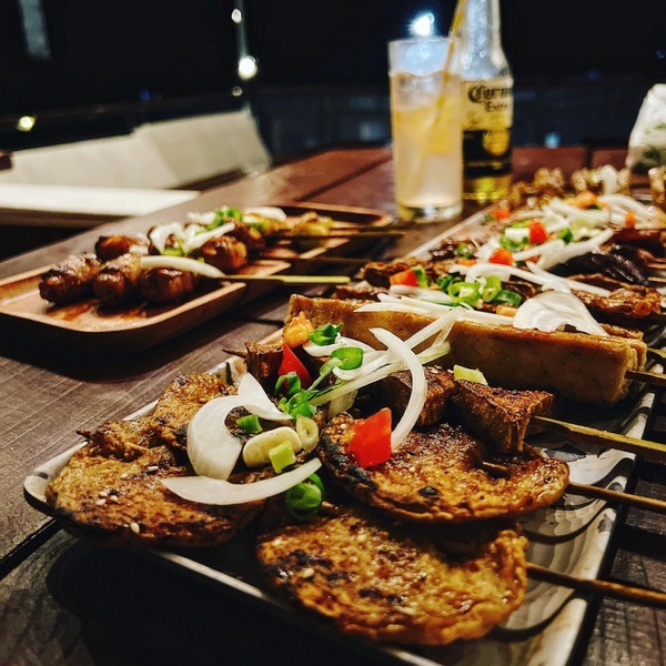 綠島人氣美食TOP8：必吃串燒「路邊烤肉」、最夯漢堡「野狼也浪」，還有絕美景觀咖啡廳